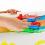 mains enfant art-thérapie